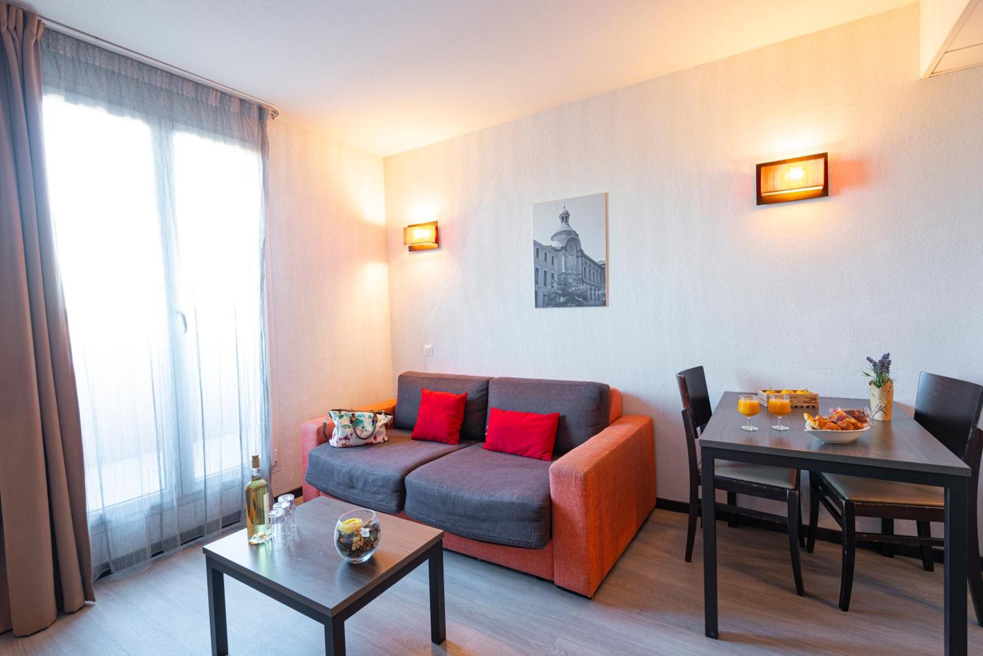 Comfort Aparthotel Nimes Centre Dış mekan fotoğraf